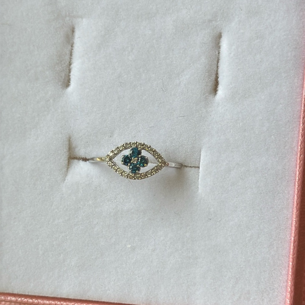 Natural Diamond 18K Whitegold Ring Size 5.75